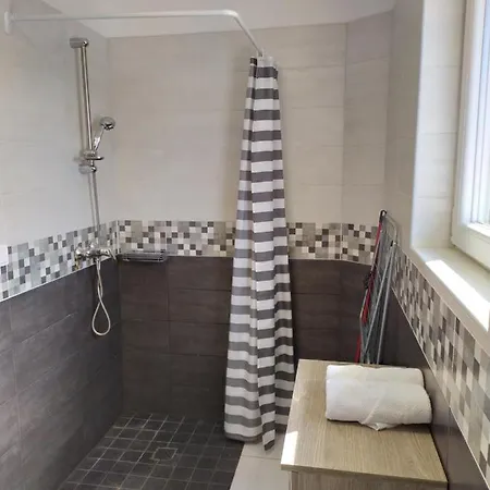 City Apartmanhaz Sarvar