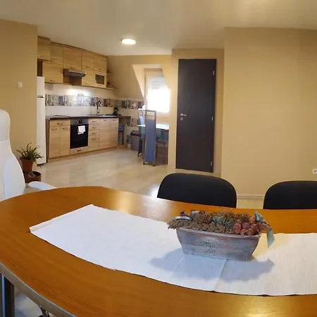 City Apartmanhaz * Sarvar