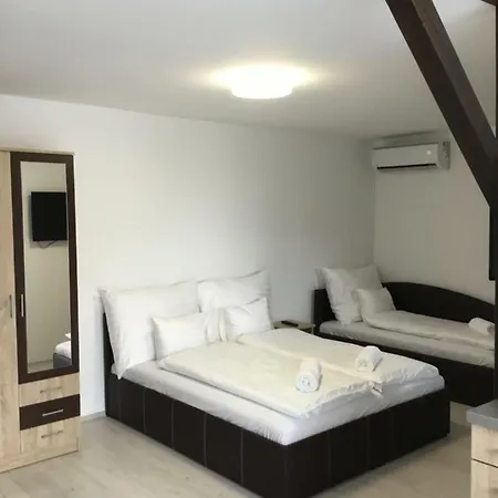 City Apartmanhaz * Sarvar